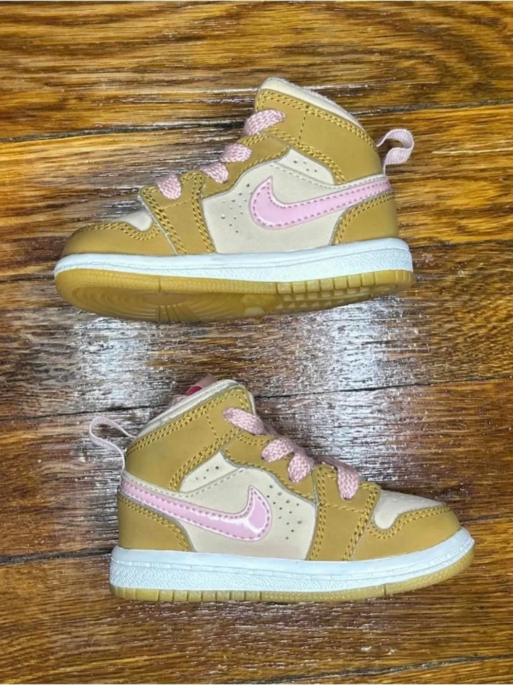 Air Jordan 1 Retro WB Lola Bunny Size 4C Toddlers Shoes